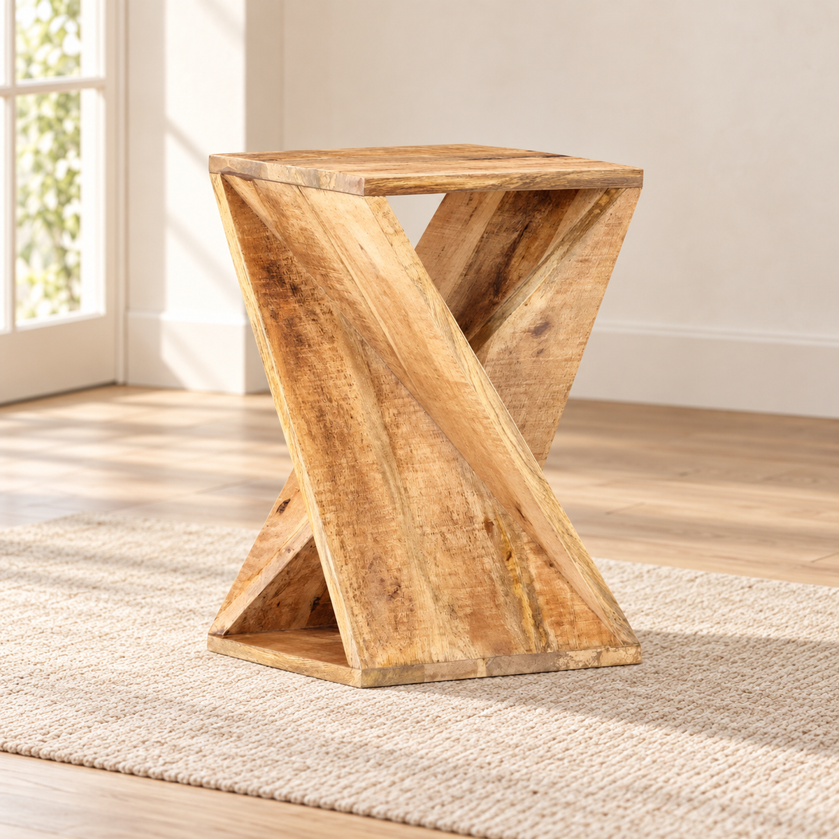 Table d'appoint Mangaro 35 cm — manguier massif, forme sculpturale en X — produit seul dans un intérieur de maison
