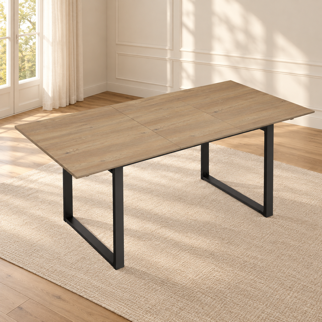 Table à manger extensible Saumur 140/180 cm — effet bois et métal noir — produit seul dans un intérieur de maison
