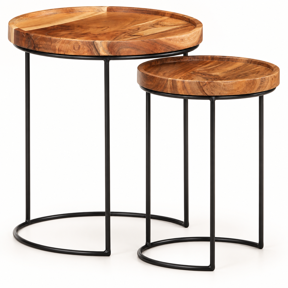 Lot de deux tables d’appoint gigognes en bois massif vue trois-quarts