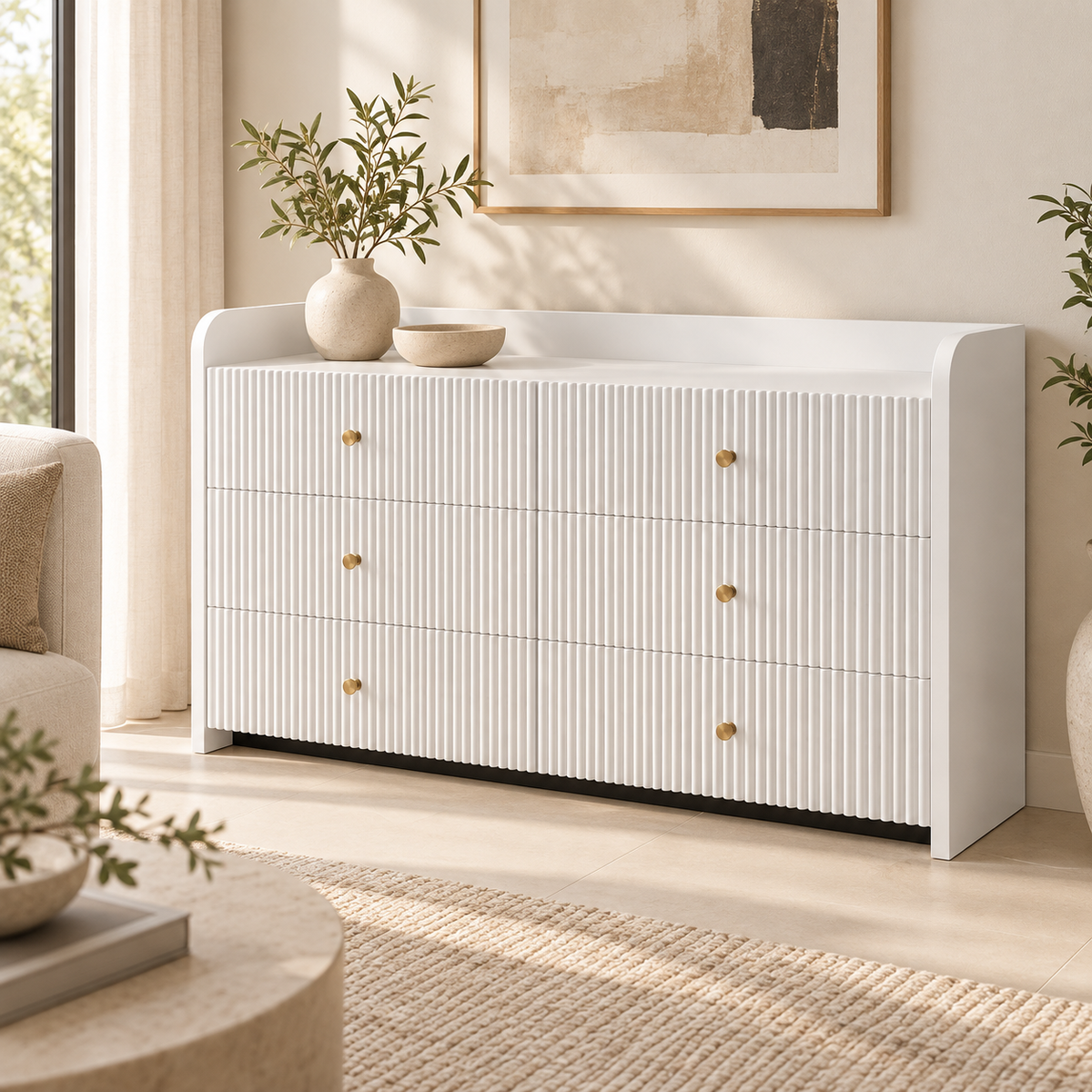 Buffet blanc rainuré 120 cm dans un salon contemporain