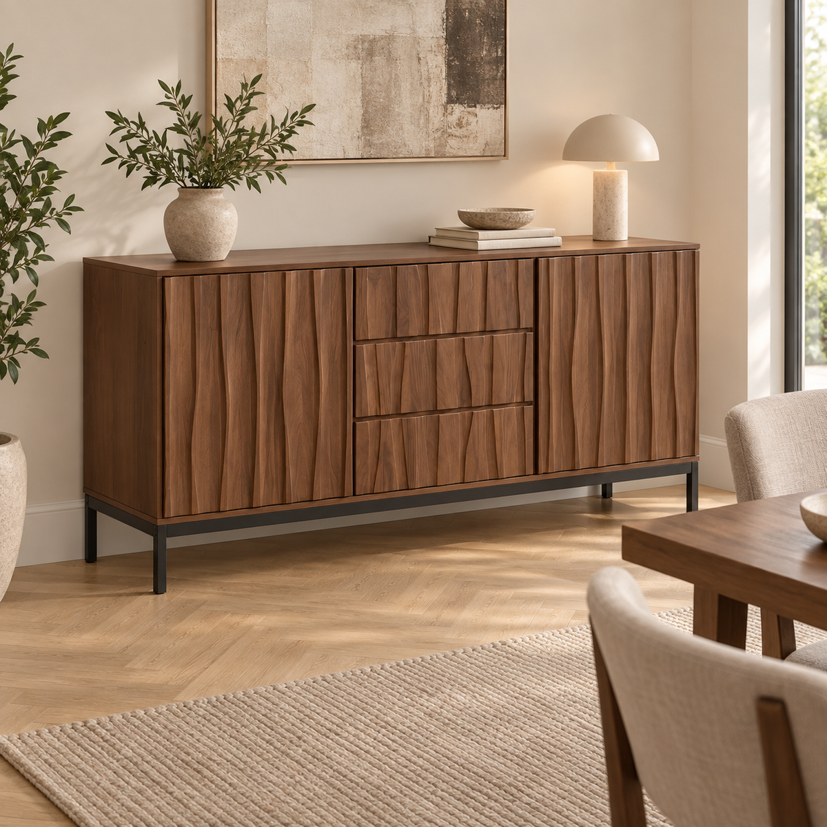 Buffet chêne foncé 150 cm dans une salle à manger contemporaine