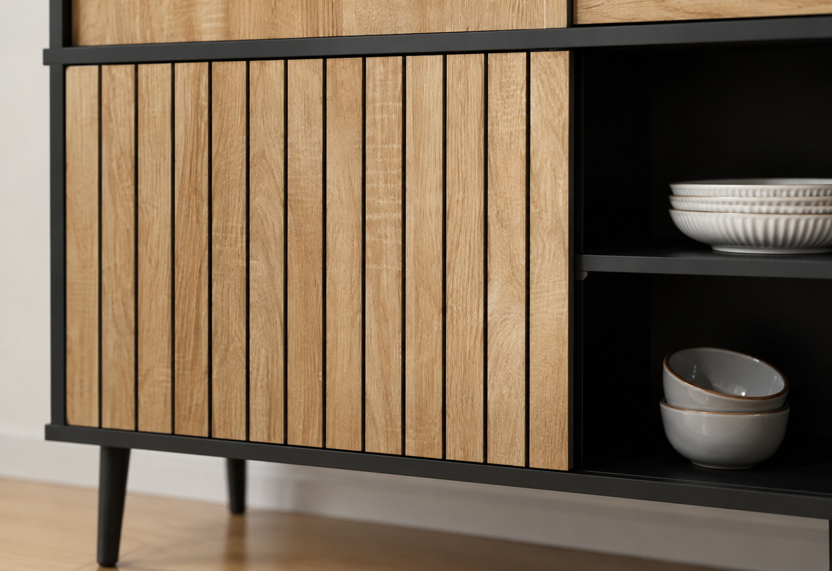 Détail de la façade rainurée du buffet chêne et noir 160 cm