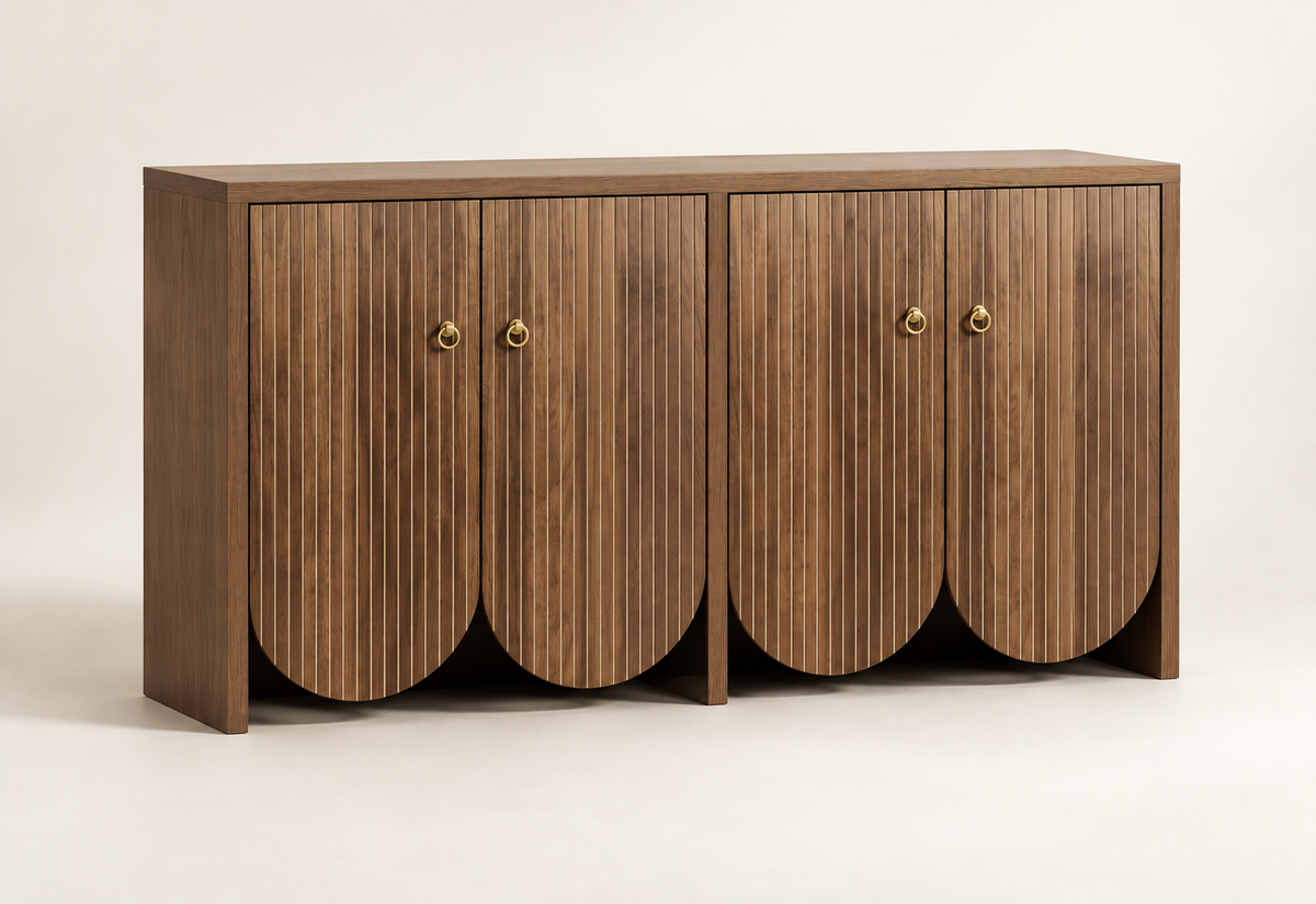 Buffet noyer rainuré 147 cm quatre portes vue trois-quarts