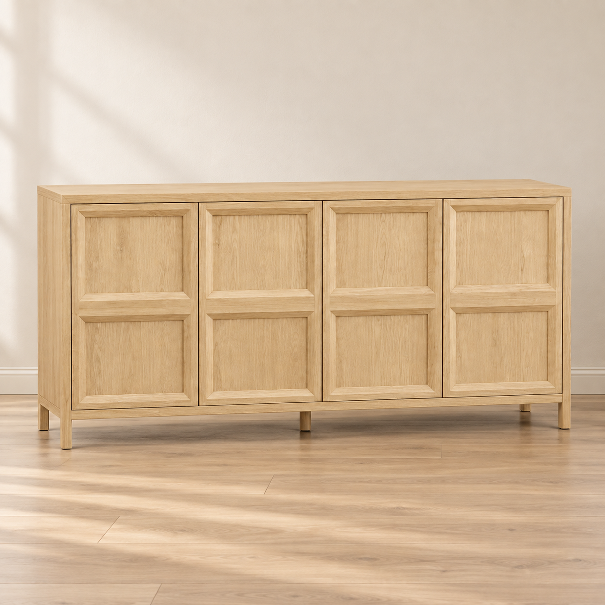 Buffet chêne clair 160 cm – 4 portes, fermeture amortie – vue principale dans un intérieur sobre