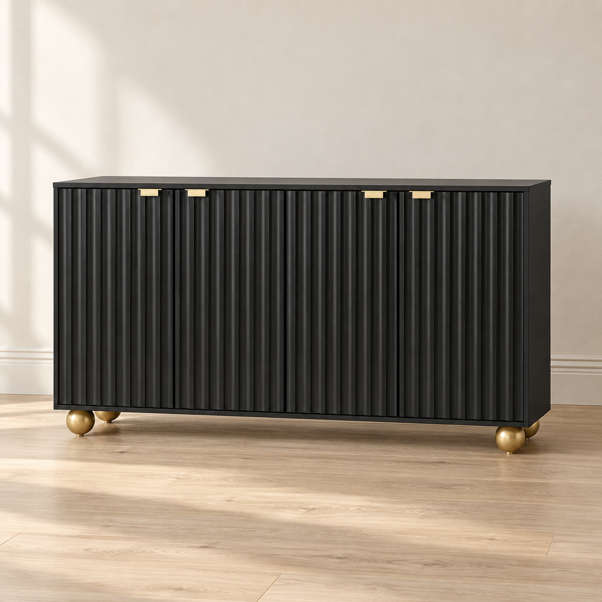 Buffet noir sculpté 120 cm – 4 portes, pieds dorés – vue principale dans un intérieur sobre