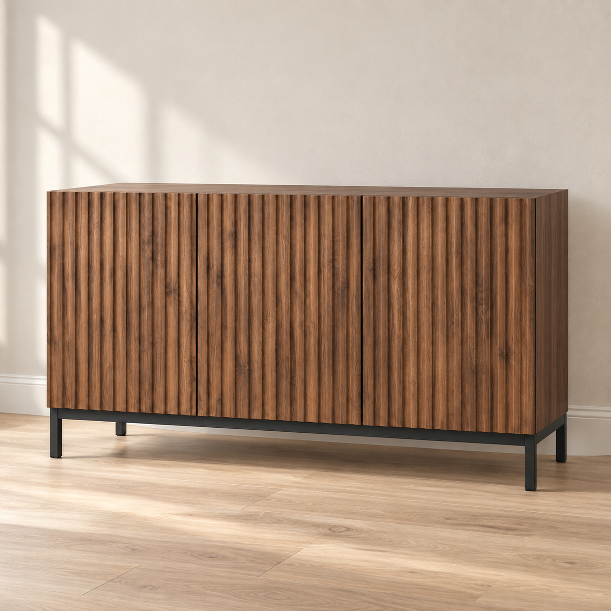 Buffet chêne foncé 150 cm – 3 portes ondulées – vue principale dans un intérieur sobre