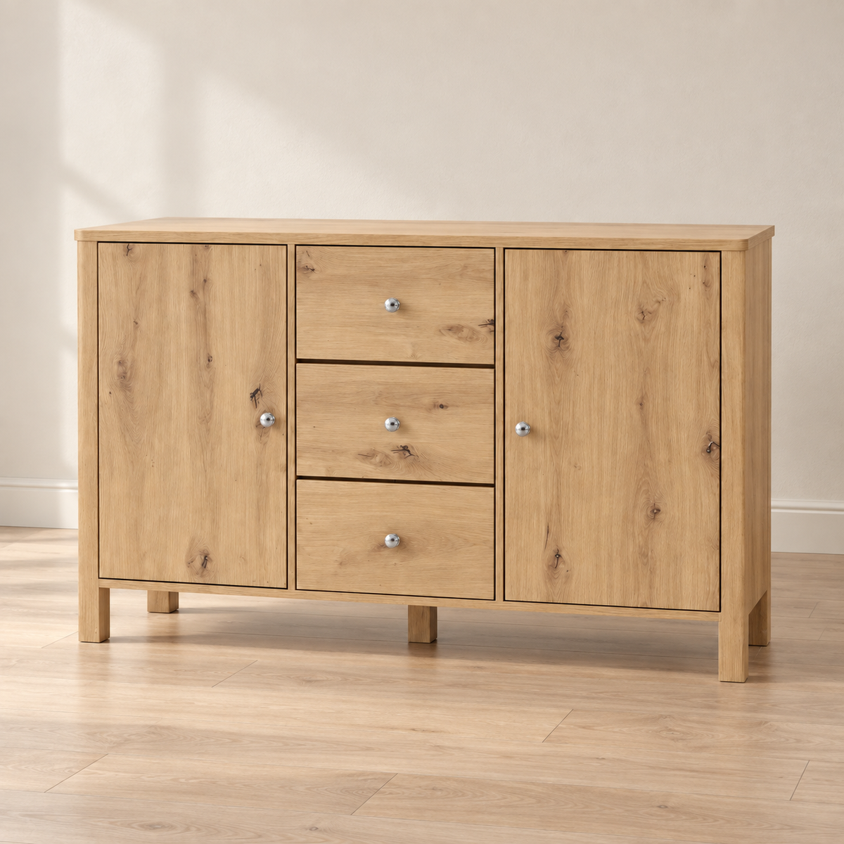 Buffet chêne clair 120 cm – 2 portes, 3 tiroirs – vue principale dans un intérieur sobre