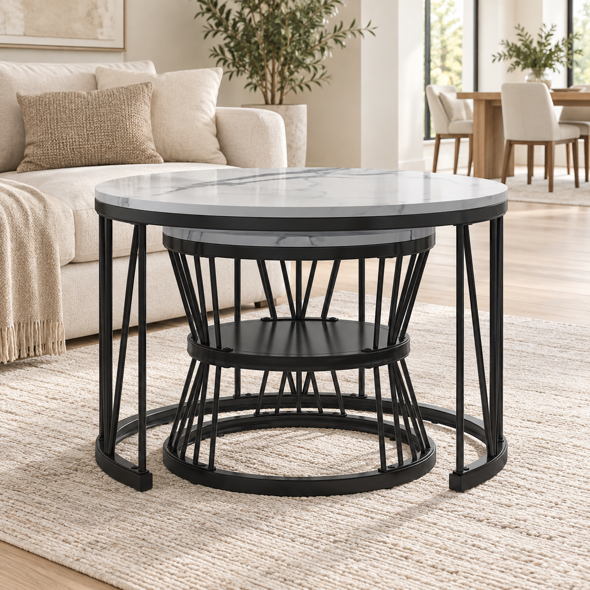 Table basse ronde 2-en-1 effet marbre dans un intérieur contemporain