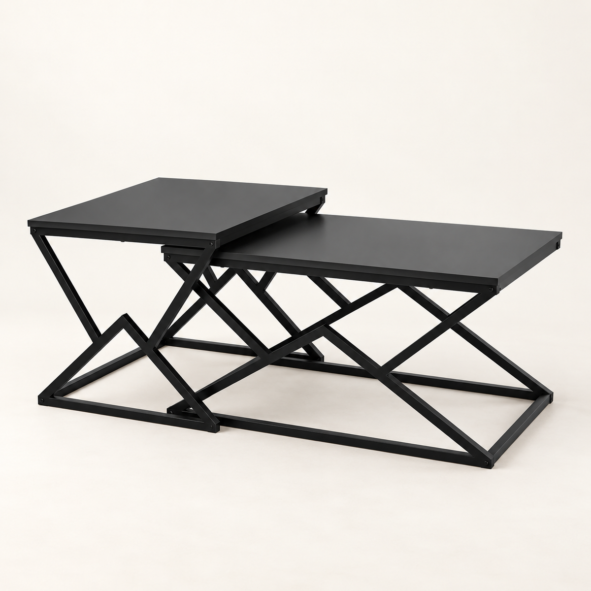 Table basse noire à deux plateaux relevables vue trois-quarts
