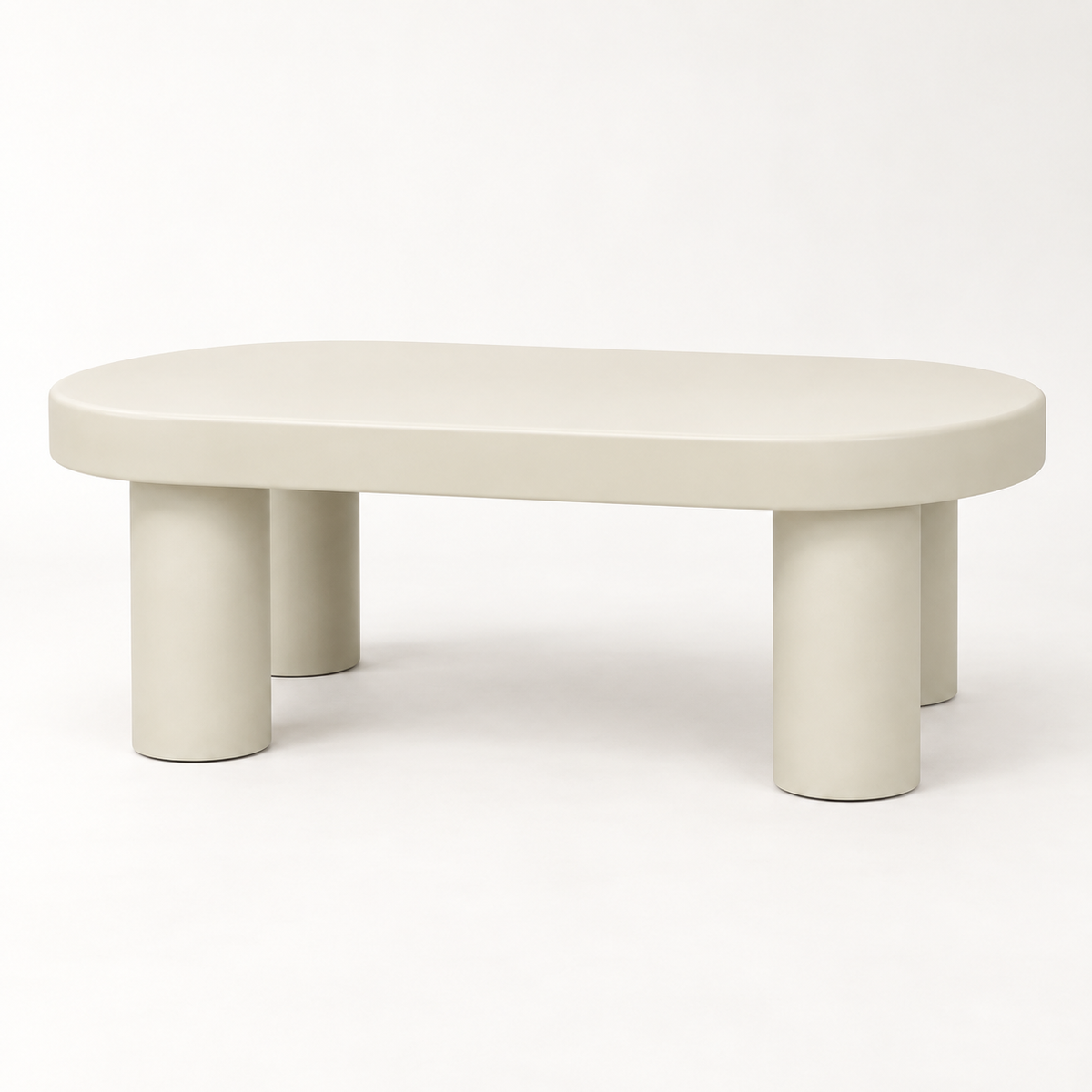 Table basse ovale crème 85 cm vue trois-quarts