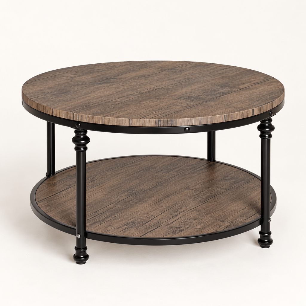 Table basse ronde Tournée 78 cm — effet bois rustique et pieds métal tournés noirs – vue trois-quarts sur fond blanc cassé
