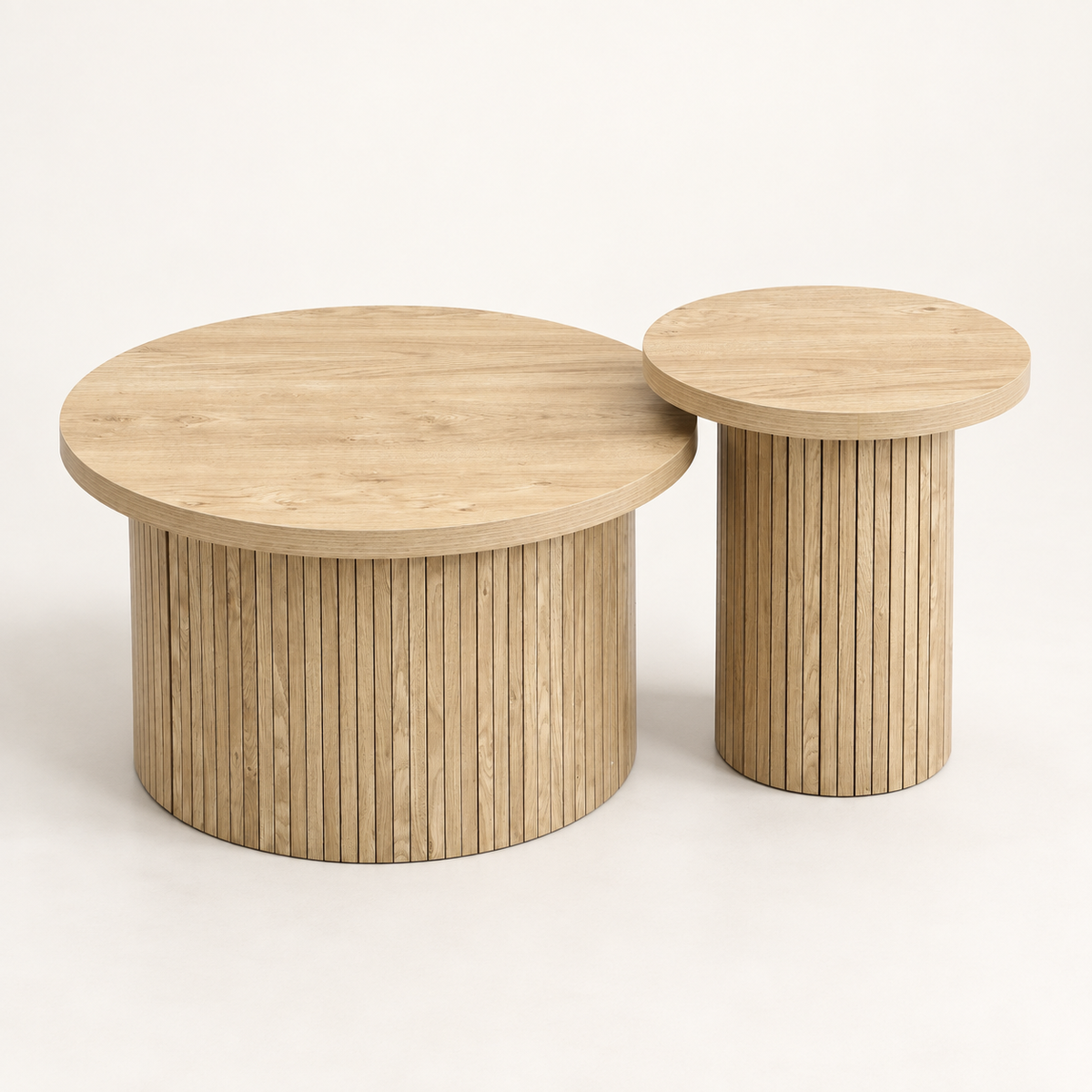 Tables basses gigognes bois naturel Ø66 et Ø40 cm vue trois-quarts